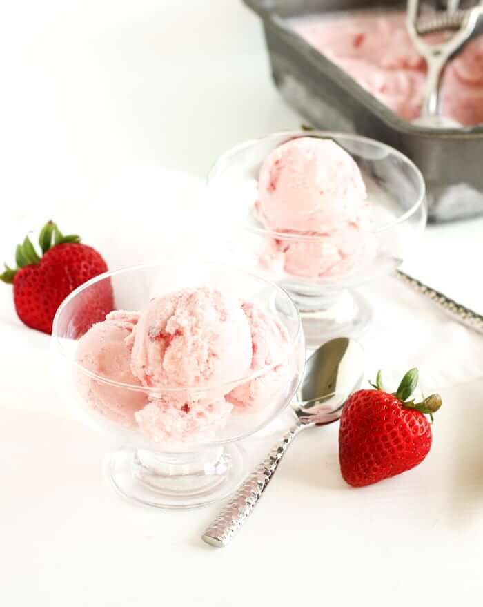 https://livelytable.com/homemade-roasted-strawberry-ice-cream/